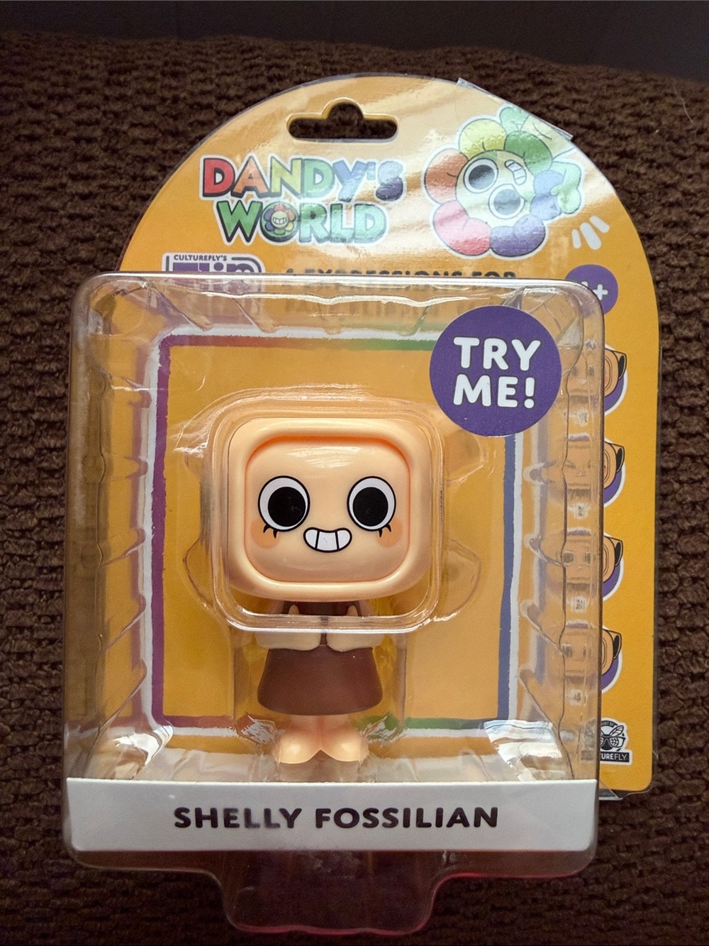 Shelly Fossilian Figure - Cream/Brown 4 expressions Face Flipping Fun